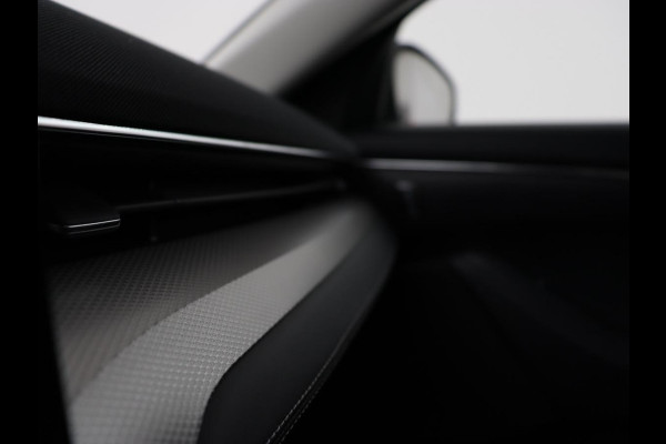 Ford Mustang Mach-E RWD 75 kWh | 40.300km NAP | Trekhaak | Leder | Stoelverwarming | Adaptive cruise | Keyless | Carplay | Navigatie | Full LED