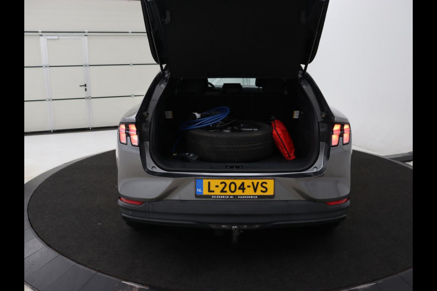 Ford Mustang Mach-E RWD 75 kWh | 40.300km NAP | Trekhaak | Leder | Stoelverwarming | Adaptive cruise | Keyless | Carplay | Navigatie | Full LED