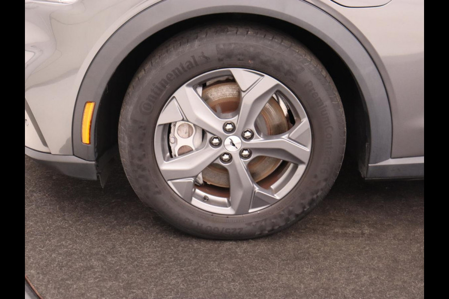 Ford Mustang Mach-E RWD 75 kWh | 40.300km NAP | Trekhaak | Leder | Stoelverwarming | Adaptive cruise | Keyless | Carplay | Navigatie | Full LED