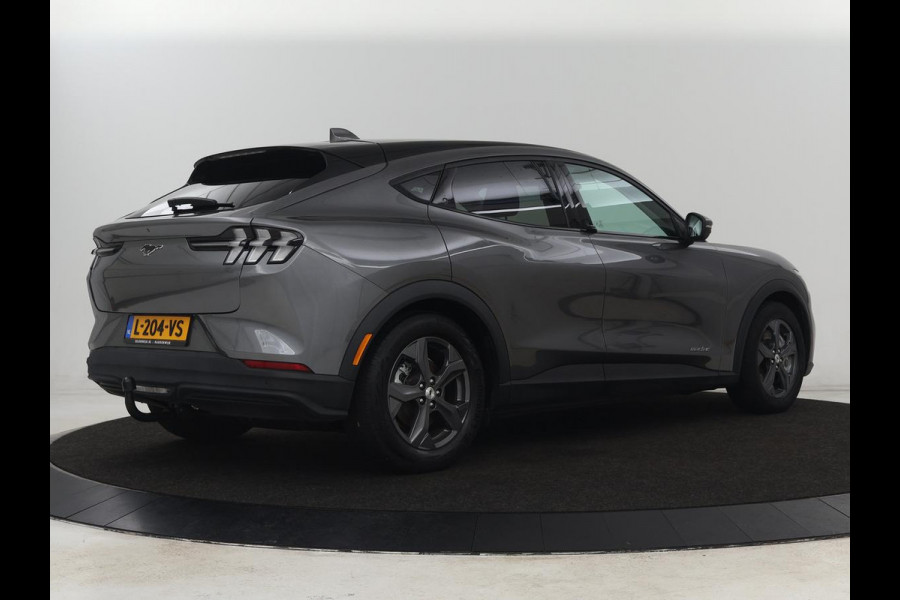 Ford Mustang Mach-E RWD 75 kWh | 40.300km NAP | Trekhaak | Leder | Stoelverwarming | Adaptive cruise | Keyless | Carplay | Navigatie | Full LED