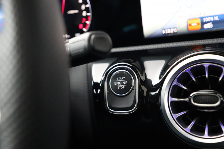 Mercedes-Benz A-Klasse 250e AMG | 218PK | Pano | Keyless-go | Burmester | Memory | Sfeerverlichting | Multibeam | Widescreen | Acc | Stuurwielverw. | 2