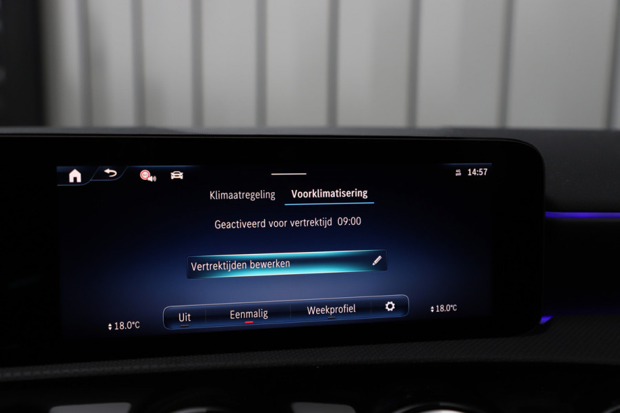 Mercedes-Benz A-Klasse 250e AMG | 218PK | Pano | Keyless-go | Burmester | Memory | Sfeerverlichting | Multibeam | Widescreen | Acc | Stuurwielverw. | 2