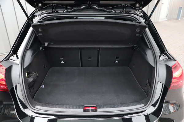 Mercedes-Benz A-Klasse 250e AMG | 218PK | Pano | Keyless-go | Burmester | Memory | Sfeerverlichting | Multibeam | Widescreen | Acc | Stuurwielverw. | 2