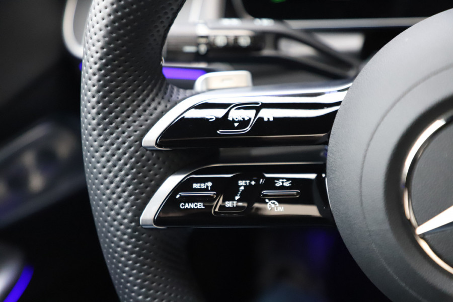 Mercedes-Benz GLC 300e AMG 4-Matic | 313PK | Luchtvering | Head-up | Achterasbesturing | Massage | Keyless-go | Burmester | Digital-light | Distro