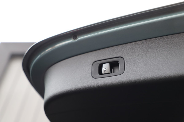 Mercedes-Benz GLC 300e AMG 4-Matic | 313PK | Luchtvering | Head-up | Achterasbesturing | Massage | Keyless-go | Burmester | Digital-light | Distro