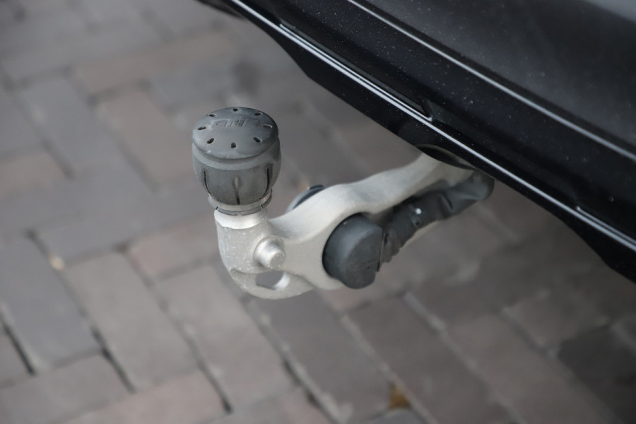 Mercedes-Benz GLC 300e AMG 4-Matic | 313PK | Luchtvering | Head-up | Achterasbesturing | Massage | Keyless-go | Burmester | Digital-light | Distro