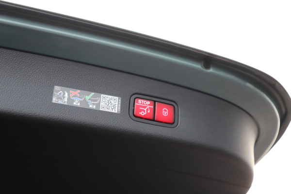 Mercedes-Benz GLC 300e AMG 4-Matic | 313PK | Luchtvering | Head-up | Achterasbesturing | Massage | Keyless-go | Burmester | Digital-light | Distro