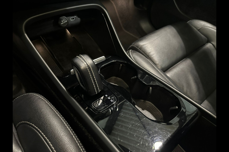 Volvo XC40 P8 Aut. Recharge R-Design ACC Trekhaak Panoramadak 408pk