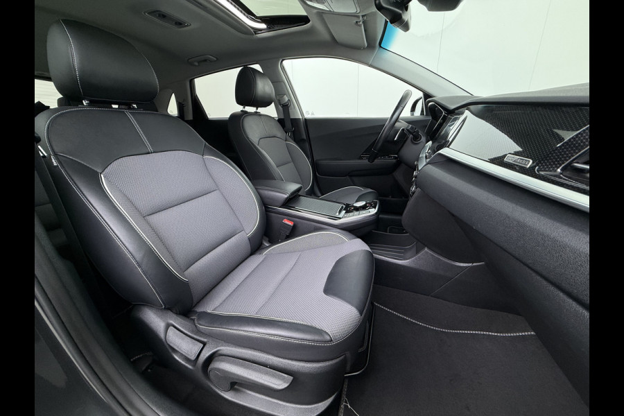 Kia e-Niro DynamicPlusLine 64kWh Elek.Glazen schuif-/kanteldak Trekhaak Adaptive-Cruise Camera Apple Carplay Android Auto Navi Ecc Stoel-Stuurverwarming Pdc Lane Assist VESS DAB Led Isofix Keyless 1e Eigenaar Origineel Nederlandse Auto Dealeronderhouden