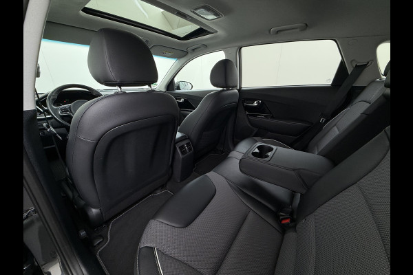 Kia e-Niro DynamicPlusLine 64kWh Elek.Glazen schuif-/kanteldak Trekhaak Adaptive-Cruise Camera Apple Carplay Android Auto Navi Ecc Stoel-Stuurverwarming Pdc Lane Assist VESS DAB Led Isofix Keyless 1e Eigenaar Origineel Nederlandse Auto Dealeronderhouden
