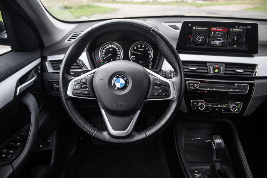 BMW X1 xDrive25e Executive CAMERA / CARPLAY / AUTOMAAT / LEDER / LED / CRUISE CONTROLE / STOELVERWARMING