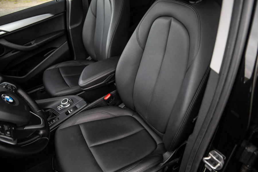 BMW X1 xDrive25e Executive CAMERA / CARPLAY / AUTOMAAT / LEDER / LED / CRUISE CONTROLE / STOELVERWARMING