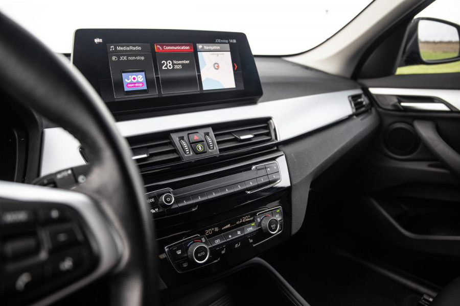 BMW X1 xDrive25e Executive CAMERA / CARPLAY / AUTOMAAT / LEDER / LED / CRUISE CONTROLE / STOELVERWARMING