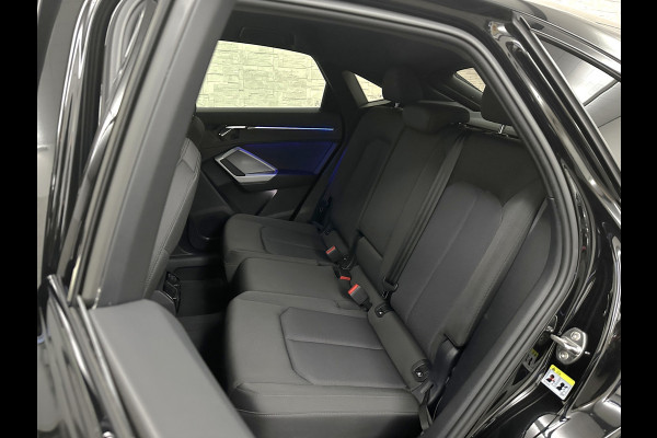 Audi Q3 Sportback 35 TFSI S-Line Sportpack | Sfeerverlichting | Keyless-Entry | Full-LED | Black-Optic | Audi-Sound | Carplay | Virtual-Cockpit | Climate-Control | Draadloos Laden | Dodehoek | Lane Assist | Autom. Achterklep | Bovag garantie.