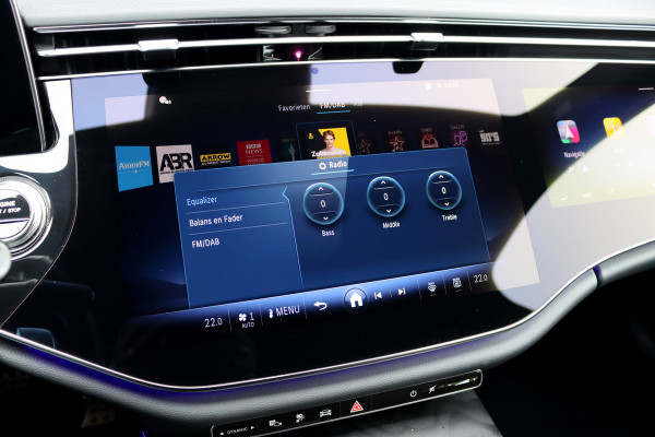 Mercedes-Benz E-Klasse Estate 300 e AMG Line | Hyperscreen | Distronic | Zonweringspakket | Trekhaak | High Perf. LED | Camera | Nightpakket | Zitcomfortpakket |