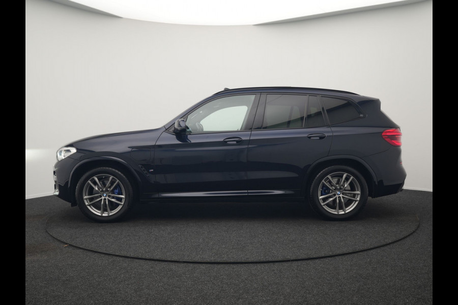BMW X3 xDrive30e M Sport Plug In Hybrid 292pk Dealer O.H. PHEV | Panodak | Sfeerverlichting | Lederen Sportstoelen Memory & Verwarmd | Stuur Verwarmd | Apple Carplay | Keyless | Cruise Control | Navigatie | DAB | 19"L.M |