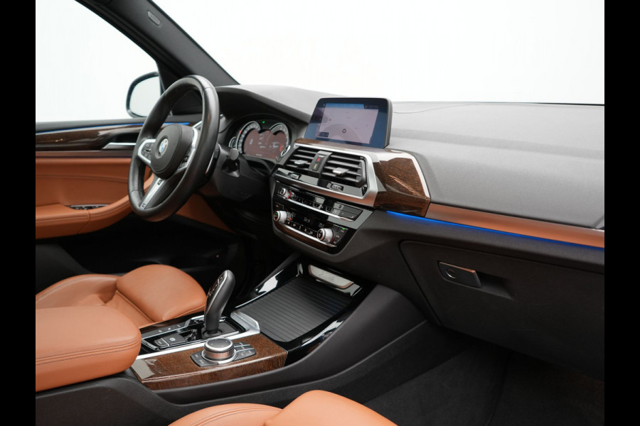 BMW X3 xDrive30e M Sport Plug In Hybrid 292pk Dealer O.H. PHEV | Panodak | Sfeerverlichting | Lederen Sportstoelen Memory & Verwarmd | Stuur Verwarmd | Apple Carplay | Keyless | Cruise Control | Navigatie | DAB | 19"L.M |