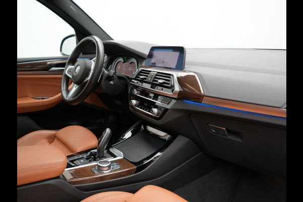 BMW X3 xDrive30e M Sport Plug In Hybrid 292pk Dealer O.H. PHEV | Panodak | Sfeerverlichting | Lederen Sportstoelen Memory & Verwarmd | Stuur Verwarmd | Apple Carplay | Keyless | Cruise Control | Navigatie | DAB | 19"L.M |