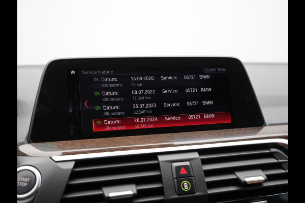 BMW X3 xDrive30e M Sport Plug In Hybrid 292pk Dealer O.H. PHEV | Panodak | Sfeerverlichting | Lederen Sportstoelen Memory & Verwarmd | Stuur Verwarmd | Apple Carplay | Keyless | Cruise Control | Navigatie | DAB | 19"L.M |