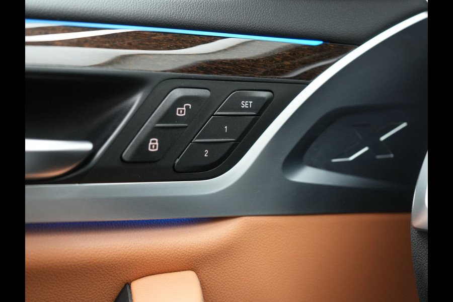 BMW X3 xDrive30e M Sport Plug In Hybrid 292pk Dealer O.H. PHEV | Panodak | Sfeerverlichting | Lederen Sportstoelen Memory & Verwarmd | Stuur Verwarmd | Apple Carplay | Keyless | Cruise Control | Navigatie | DAB | 19"L.M |