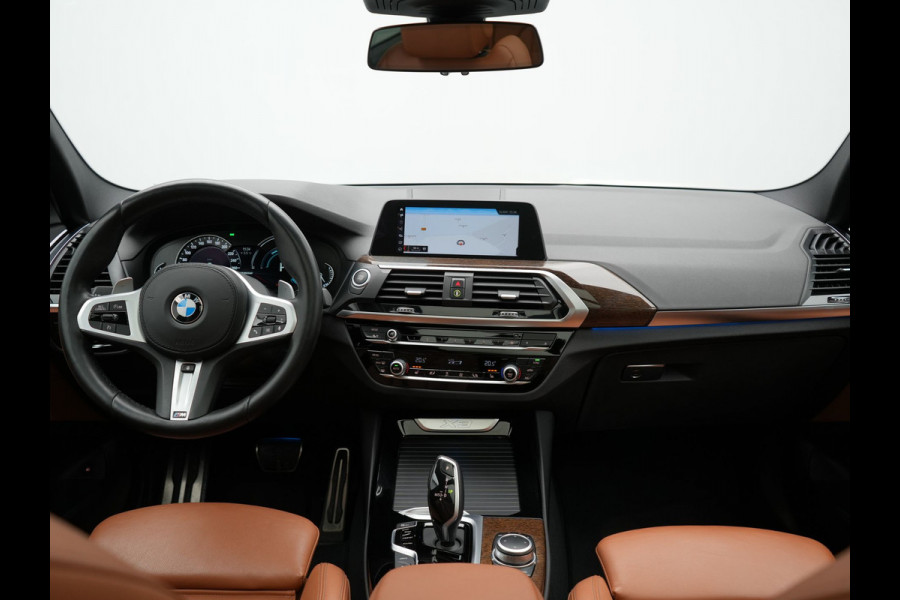 BMW X3 xDrive30e M Sport Plug In Hybrid 292pk Dealer O.H. PHEV | Panodak | Sfeerverlichting | Lederen Sportstoelen Memory & Verwarmd | Stuur Verwarmd | Apple Carplay | Keyless | Cruise Control | Navigatie | DAB | 19"L.M |