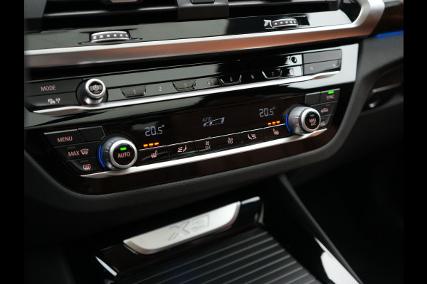 BMW X3 xDrive30e M Sport Plug In Hybrid 292pk Dealer O.H. PHEV | Panodak | Sfeerverlichting | Lederen Sportstoelen Memory & Verwarmd | Stuur Verwarmd | Apple Carplay | Keyless | Cruise Control | Navigatie | DAB | 19"L.M |
