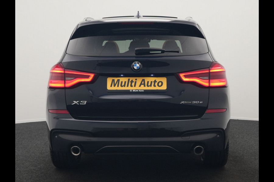 BMW X3 xDrive30e M Sport Plug In Hybrid 292pk Dealer O.H. PHEV | Panodak | Sfeerverlichting | Lederen Sportstoelen Memory & Verwarmd | Stuur Verwarmd | Apple Carplay | Keyless | Cruise Control | Navigatie | DAB | 19"L.M |