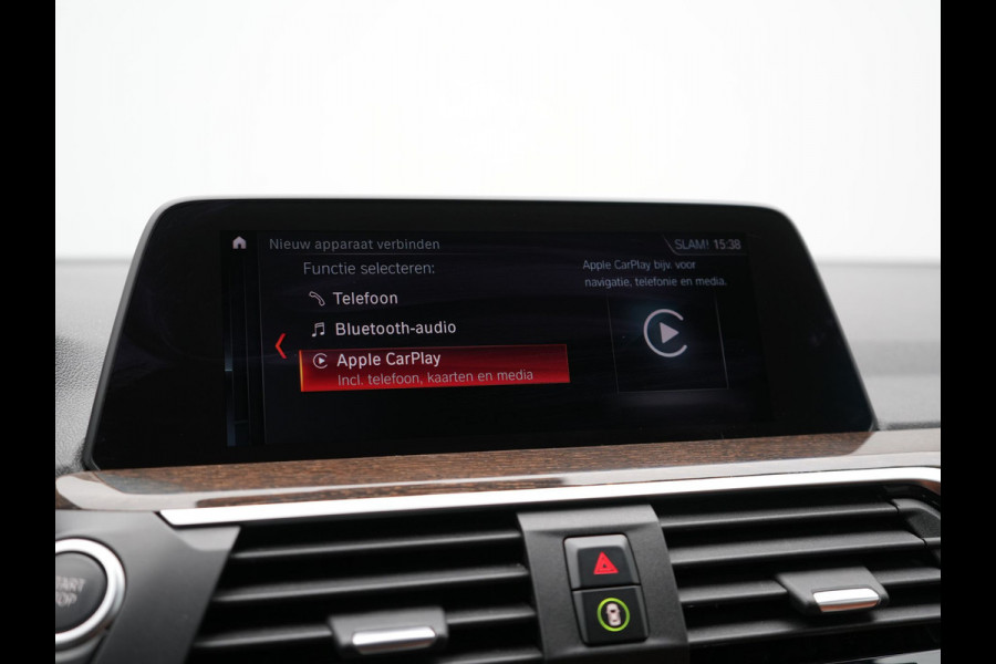 BMW X3 xDrive30e M Sport Plug In Hybrid 292pk Dealer O.H. PHEV | Panodak | Sfeerverlichting | Lederen Sportstoelen Memory & Verwarmd | Stuur Verwarmd | Apple Carplay | Keyless | Cruise Control | Navigatie | DAB | 19"L.M |