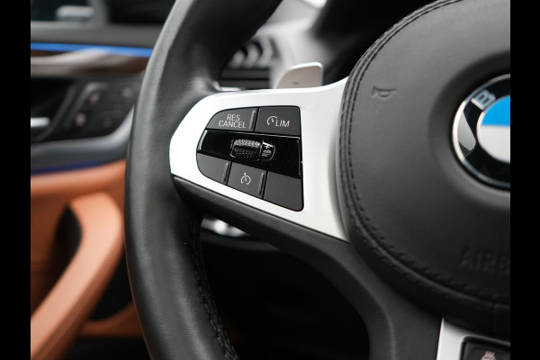 BMW X3 xDrive30e M Sport Plug In Hybrid 292pk Dealer O.H. PHEV | Panodak | Sfeerverlichting | Lederen Sportstoelen Memory & Verwarmd | Stuur Verwarmd | Apple Carplay | Keyless | Cruise Control | Navigatie | DAB | 19"L.M |