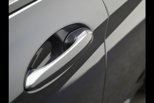 BMW X3 xDrive30e M Sport Plug In Hybrid 292pk Dealer O.H. PHEV | Panodak | Sfeerverlichting | Lederen Sportstoelen Memory & Verwarmd | Stuur Verwarmd | Apple Carplay | Keyless | Cruise Control | Navigatie | DAB | 19"L.M |