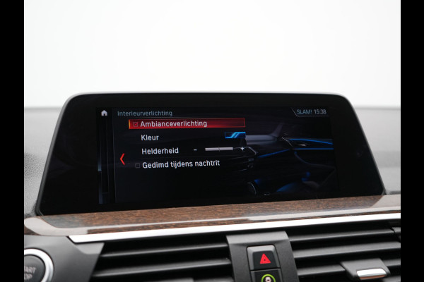 BMW X3 xDrive30e M Sport Plug In Hybrid 292pk Dealer O.H. PHEV | Panodak | Sfeerverlichting | Lederen Sportstoelen Memory & Verwarmd | Stuur Verwarmd | Apple Carplay | Keyless | Cruise Control | Navigatie | DAB | 19"L.M |