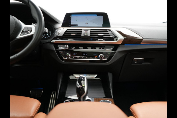 BMW X3 xDrive30e M Sport Plug In Hybrid 292pk Dealer O.H. PHEV | Panodak | Sfeerverlichting | Lederen Sportstoelen Memory & Verwarmd | Stuur Verwarmd | Apple Carplay | Keyless | Cruise Control | Navigatie | DAB | 19"L.M |