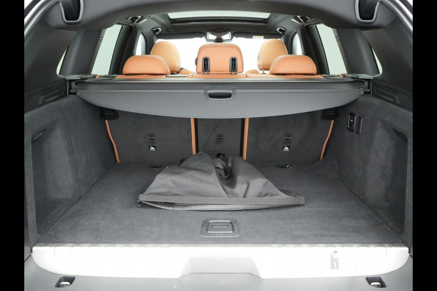 BMW X3 xDrive30e M Sport Plug In Hybrid 292pk Dealer O.H. PHEV | Panodak | Sfeerverlichting | Lederen Sportstoelen Memory & Verwarmd | Stuur Verwarmd | Apple Carplay | Keyless | Cruise Control | Navigatie | DAB | 19"L.M |