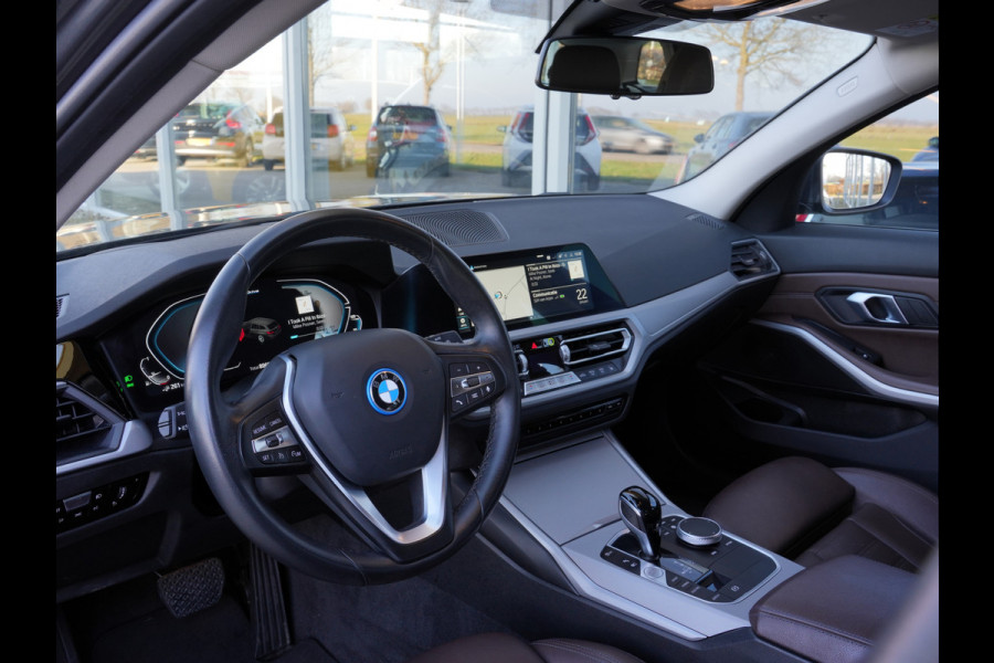 BMW 3 Serie Touring 320e Business Edition Plus | Laserlicht | Keyless | Stoelverwarming | Android/Apple Carplay