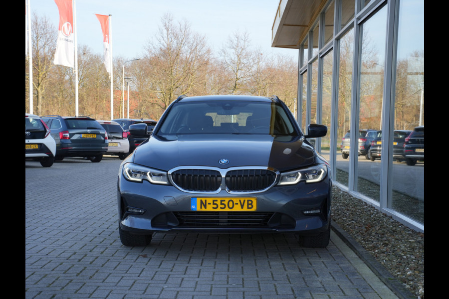 BMW 3 Serie Touring 320e Business Edition Plus | Laserlicht | Keyless | Stoelverwarming | Android/Apple Carplay