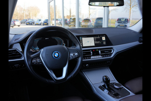 BMW 3 Serie Touring 320e Business Edition Plus | Laserlicht | Keyless | Stoelverwarming | Android/Apple Carplay