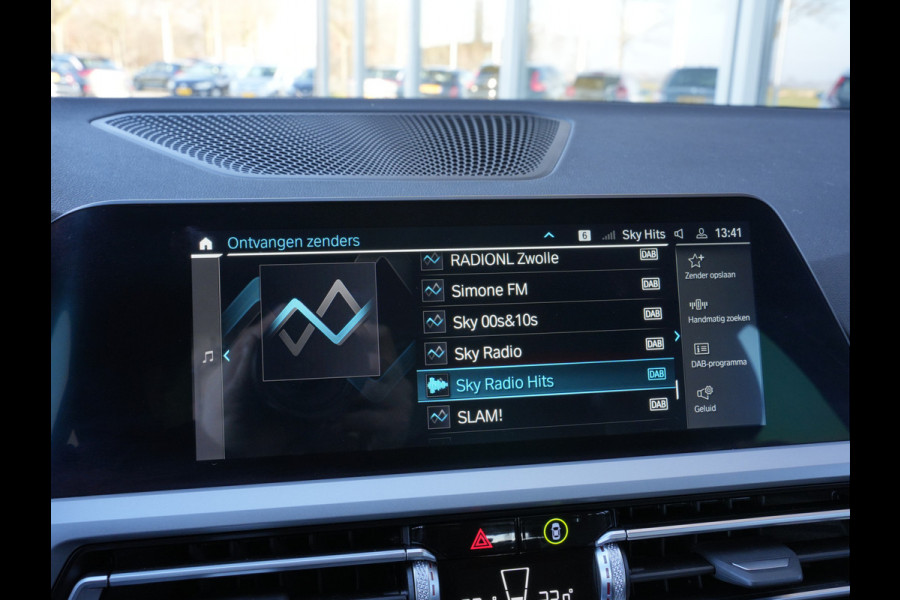BMW 3 Serie Touring 320e Business Edition Plus | Laserlicht | Keyless | Stoelverwarming | Android/Apple Carplay
