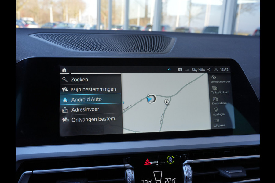 BMW 3 Serie Touring 320e Business Edition Plus | Laserlicht | Keyless | Stoelverwarming | Android/Apple Carplay