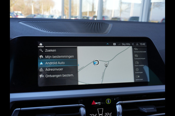 BMW 3 Serie Touring 320e Business Edition Plus | Laserlicht | Keyless | Stoelverwarming | Android/Apple Carplay