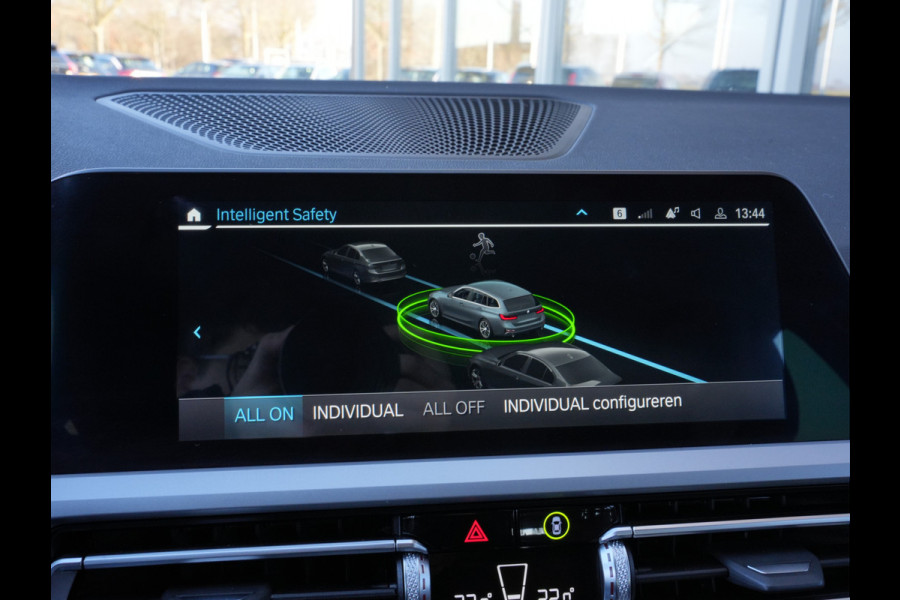 BMW 3 Serie Touring 320e Business Edition Plus | Laserlicht | Keyless | Stoelverwarming | Android/Apple Carplay