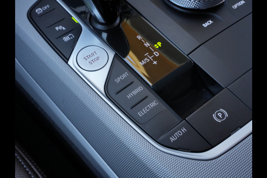BMW 3 Serie Touring 320e Business Edition Plus | Laserlicht | Keyless | Stoelverwarming | Android/Apple Carplay