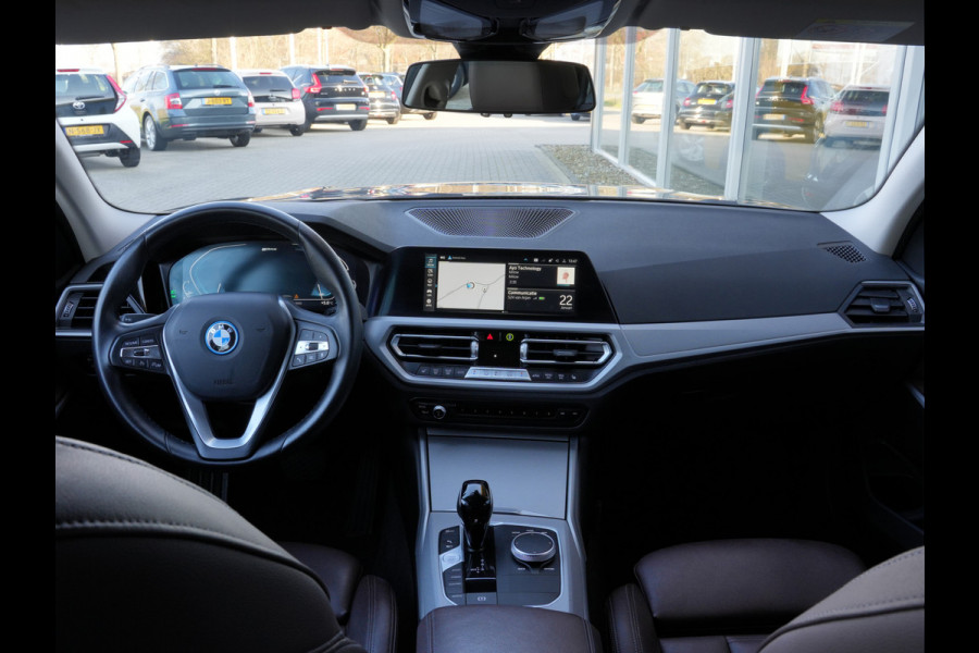 BMW 3 Serie Touring 320e Business Edition Plus | Laserlicht | Keyless | Stoelverwarming | Android/Apple Carplay