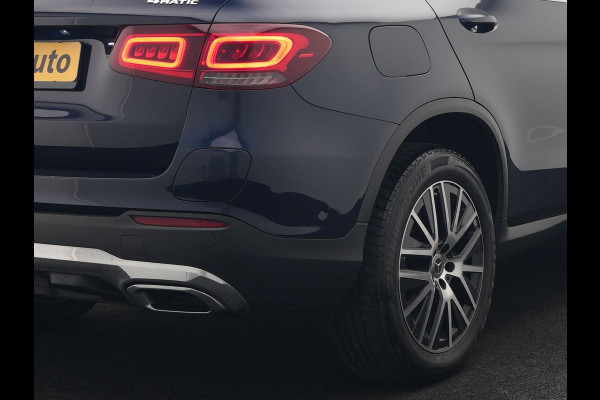 Mercedes-Benz GLC 300e 4MATIC Premium Plug In Hybrid 320pk Dealer O.H. PHEV | Trekhaak Af Fabriek | Panodak | Adaptive Cruise | Camera | Sfeerverlichting | Apple Carplay | Blis | Navigatie | DAB | 19"L.M |