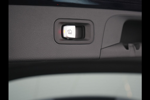 Mercedes-Benz GLC 300e 4MATIC Premium Plug In Hybrid 320pk Dealer O.H. PHEV | Trekhaak Af Fabriek | Panodak | Adaptive Cruise | Camera | Sfeerverlichting | Apple Carplay | Blis | Navigatie | DAB | 19"L.M |