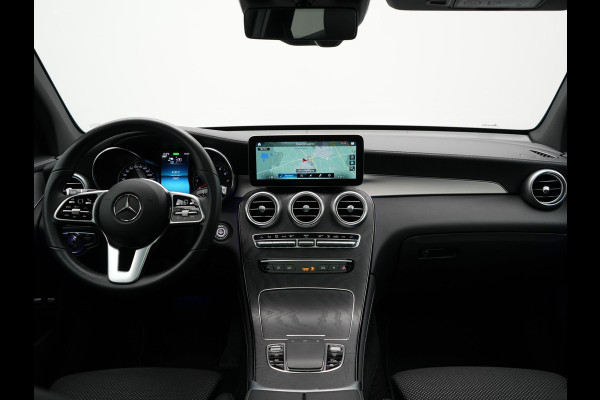 Mercedes-Benz GLC 300e 4MATIC Premium Plug In Hybrid 320pk Dealer O.H. PHEV | Trekhaak Af Fabriek | Panodak | Adaptive Cruise | Camera | Sfeerverlichting | Apple Carplay | Blis | Navigatie | DAB | 19"L.M |