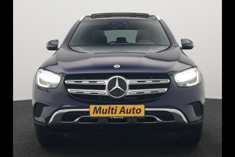 Mercedes-Benz GLC 300e 4MATIC Premium Plug In Hybrid 320pk Dealer O.H. PHEV | Trekhaak Af Fabriek | Panodak | Adaptive Cruise | Camera | Sfeerverlichting | Apple Carplay | Blis | Navigatie | DAB | 19"L.M |