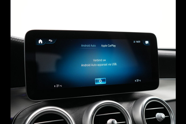 Mercedes-Benz GLC 300e 4MATIC Premium Plug In Hybrid 320pk Dealer O.H. PHEV | Trekhaak Af Fabriek | Panodak | Adaptive Cruise | Camera | Sfeerverlichting | Apple Carplay | Blis | Navigatie | DAB | 19"L.M |