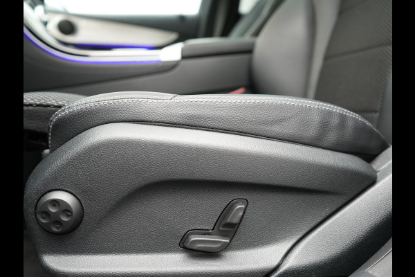 Mercedes-Benz GLC 300e 4MATIC Premium Plug In Hybrid 320pk Dealer O.H. PHEV | Trekhaak Af Fabriek | Panodak | Adaptive Cruise | Camera | Sfeerverlichting | Apple Carplay | Blis | Navigatie | DAB | 19"L.M |