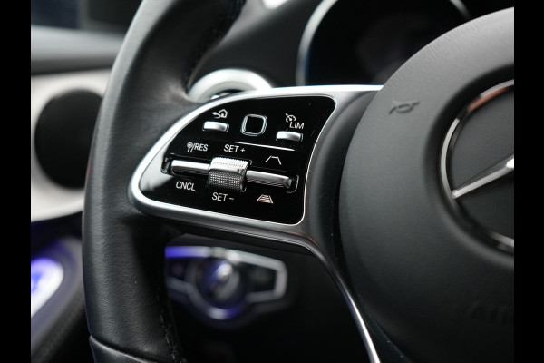 Mercedes-Benz GLC 300e 4MATIC Premium Plug In Hybrid 320pk Dealer O.H. PHEV | Trekhaak Af Fabriek | Panodak | Adaptive Cruise | Camera | Sfeerverlichting | Apple Carplay | Blis | Navigatie | DAB | 19"L.M |