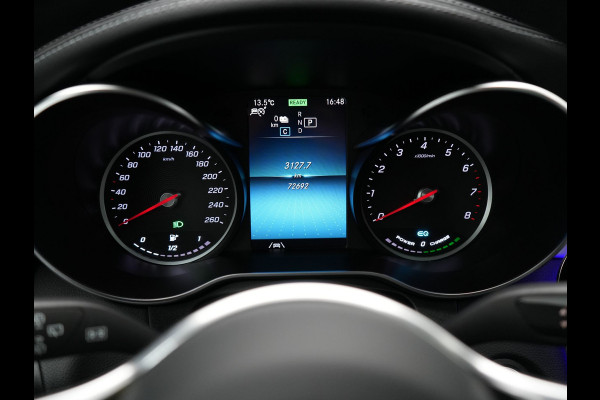 Mercedes-Benz GLC 300e 4MATIC Premium Plug In Hybrid 320pk Dealer O.H. PHEV | Trekhaak Af Fabriek | Panodak | Adaptive Cruise | Camera | Sfeerverlichting | Apple Carplay | Blis | Navigatie | DAB | 19"L.M |